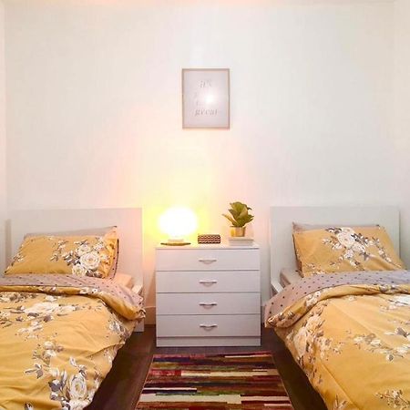 Deluxe Private Room In Manor Park Londra Esterno foto